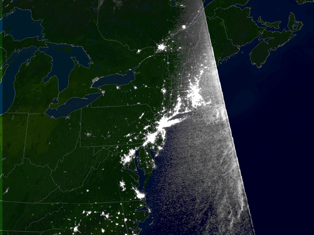 Animated satellite image of the 2003 Northeast blackout